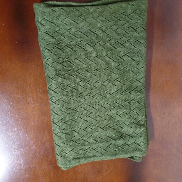 Lot 2 scarfs- - Picture 3 of 6